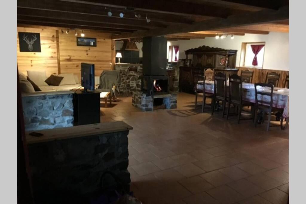 Chalet En Pleine Nature Pour 12 Personnes Besse-et-Saint-Anastaise Exterior foto